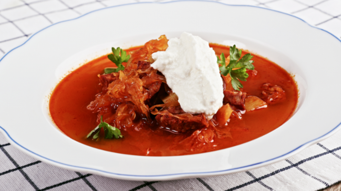 Kapustová polievka s klobásou - recept šéfkuchára Ondřeje Slanina pre Tefal Cook4me+