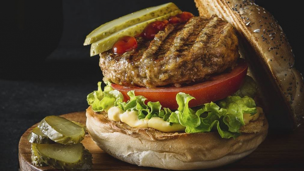Klasický domáci hamburger - recept pre elektrický gril Tefal Optigrill Elite